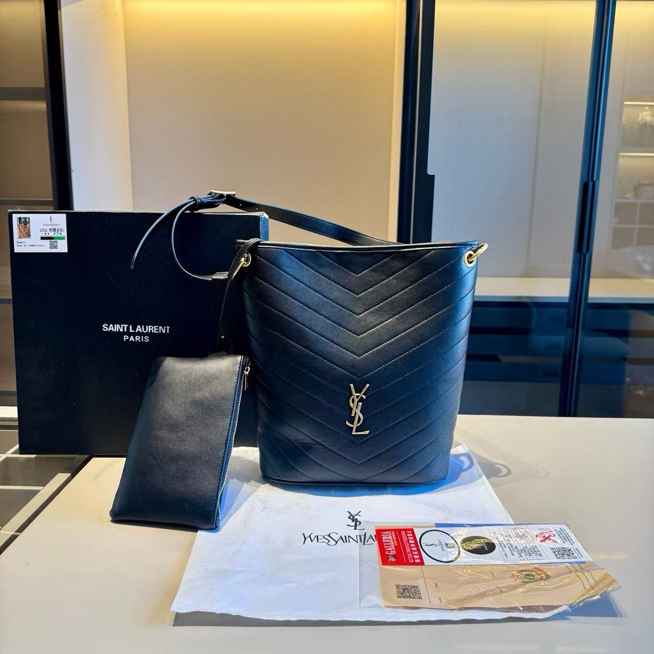 YSL レザーバケットバッグ【50％割引+送料無料】