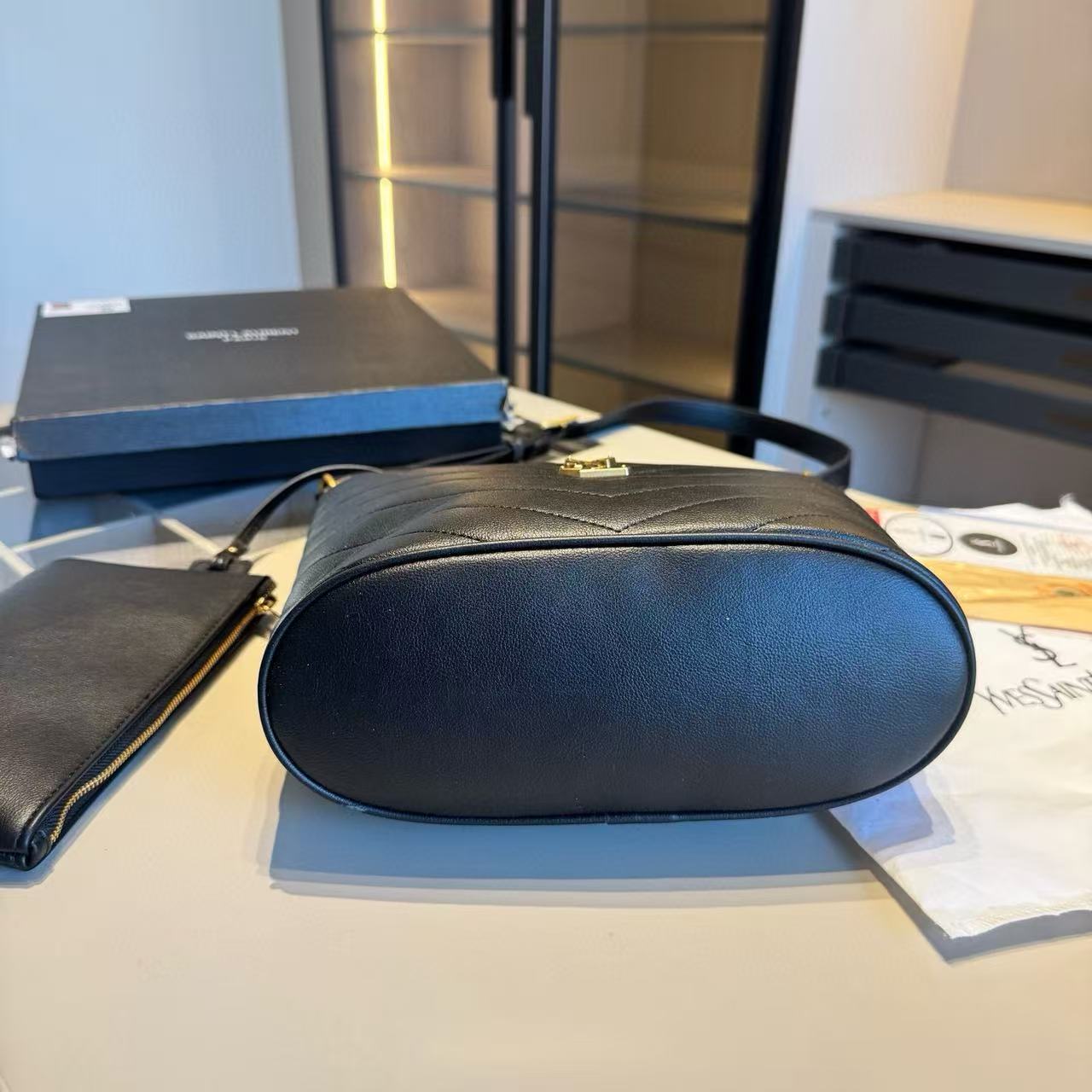 YSL レザーバケットバッグ【50％割引+送料無料】