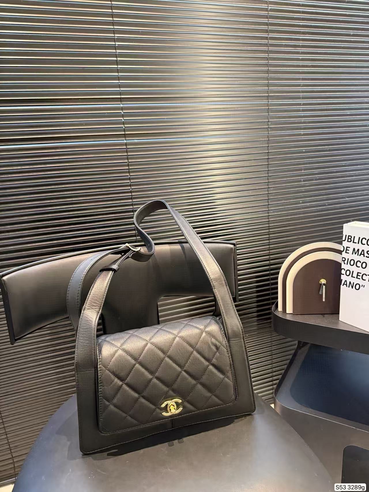 CHANE1 ダブルC レザーショルダーバッグ【50％割引+送料無料】