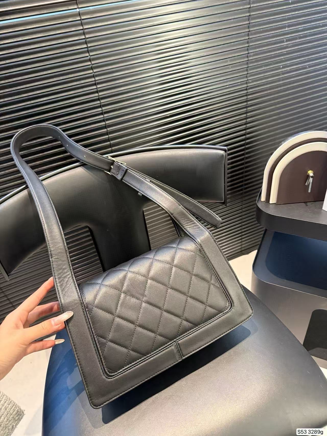 CHANE1 ダブルC レザーショルダーバッグ【50％割引+送料無料】