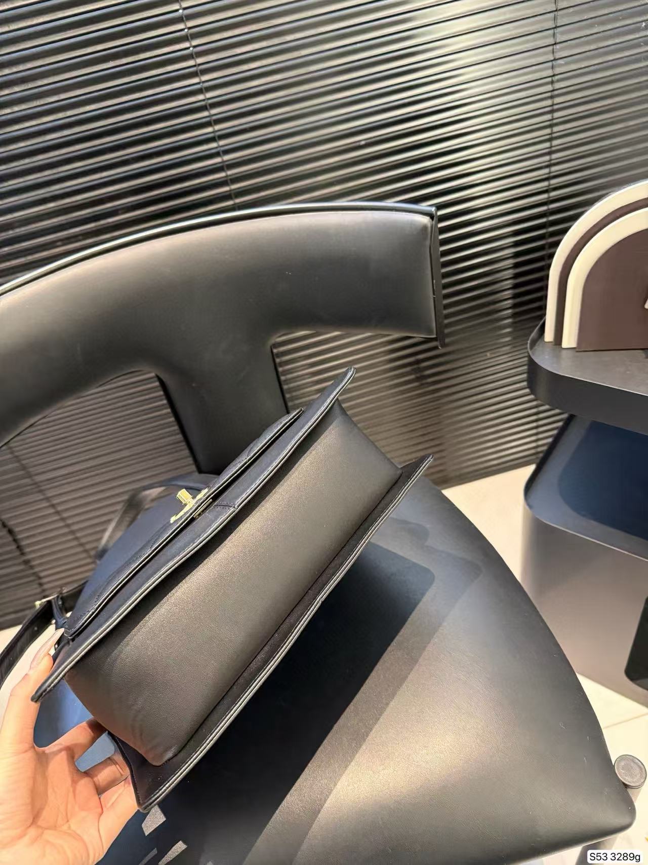 CHANE1 ダブルC レザーショルダーバッグ【50％割引+送料無料】