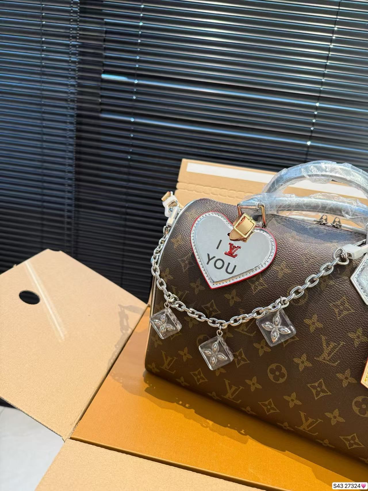 LVチェーンハンドバッグ【50％割引+送料無料】