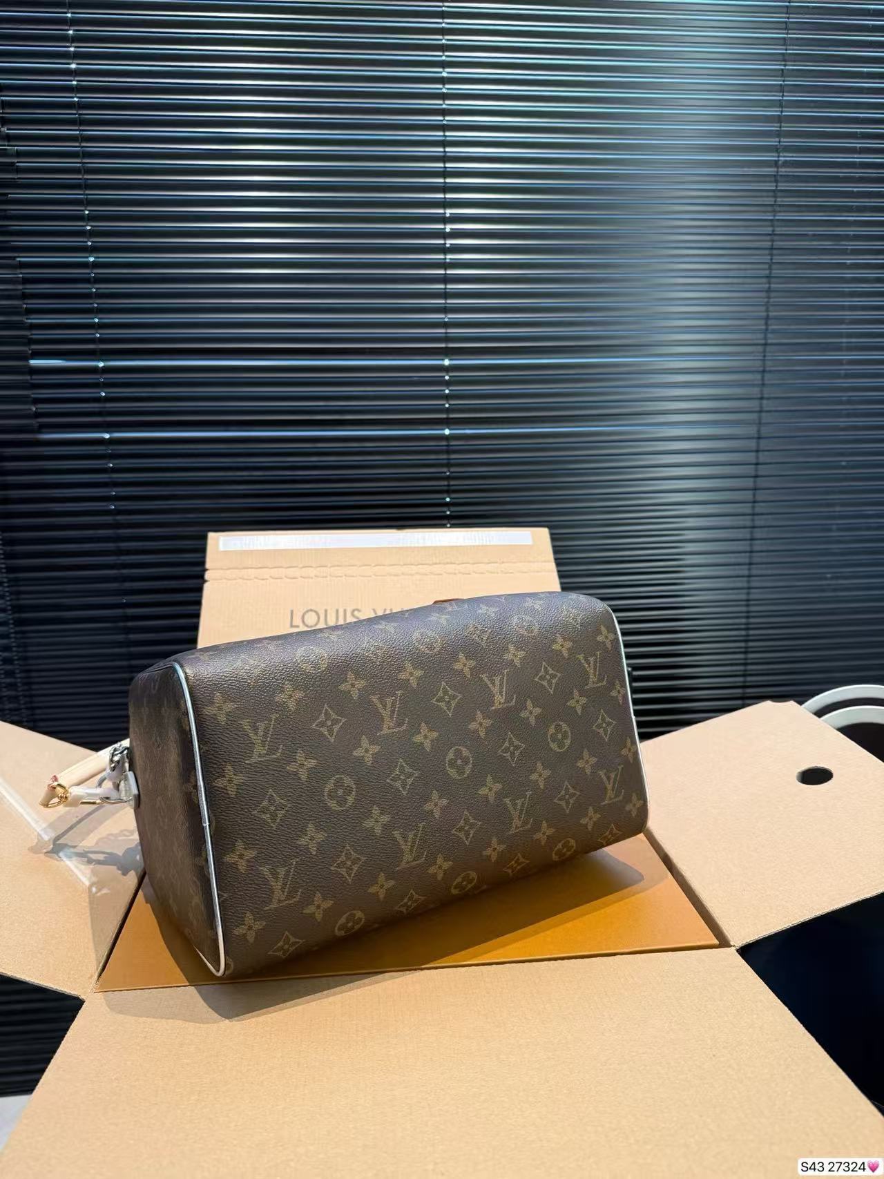 LVチェーンハンドバッグ【50％割引+送料無料】