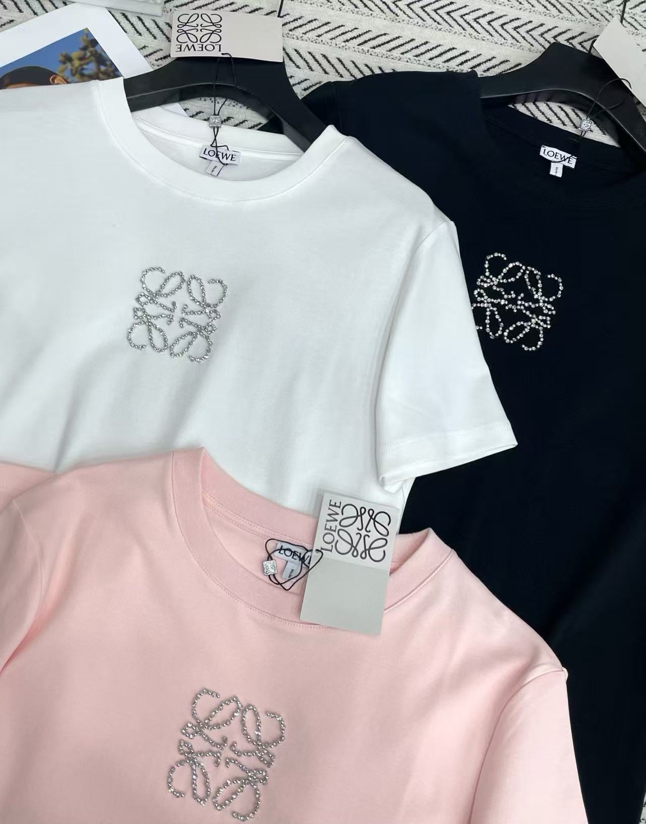 L0WEW ビーズロゴTシャツ【50％割引+送料無料】