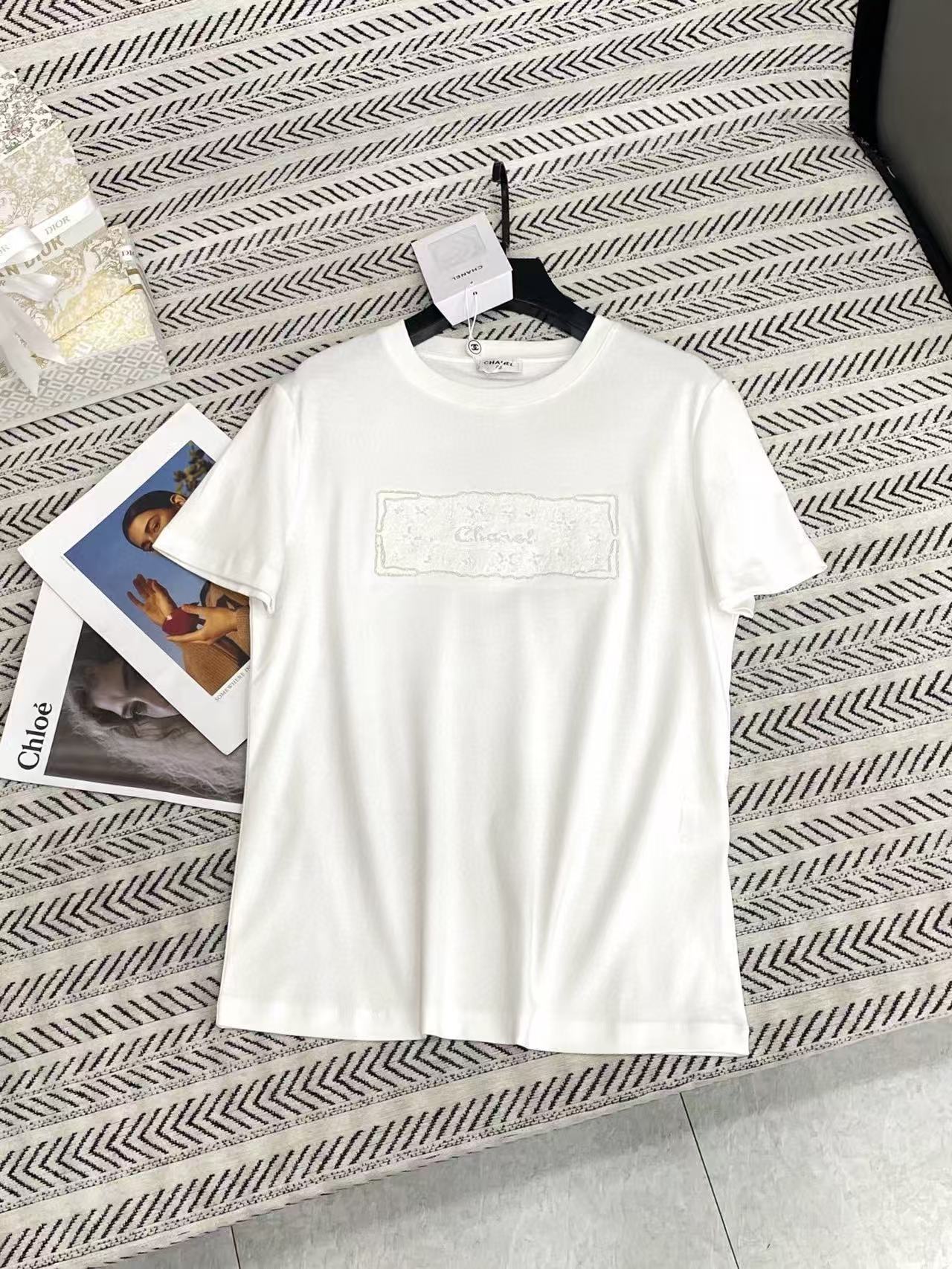 CHANE1 刺繍スパンコールロゴレターTシャツ【50％割引+送料無料】