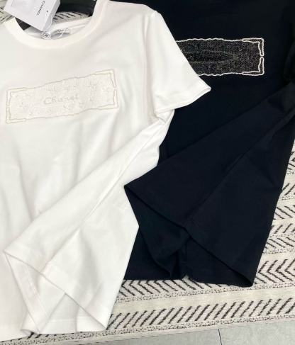 CHANE1 刺繍スパンコールロゴレターTシャツ【50％割引+送料無料】