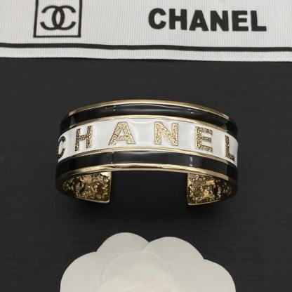 CHANE1 レターオープンバングル【50％割引+送料無料】