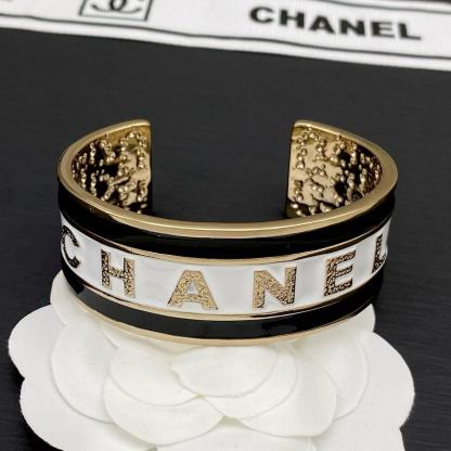 CHANE1 レターオープンバングル【50％割引+送料無料】
