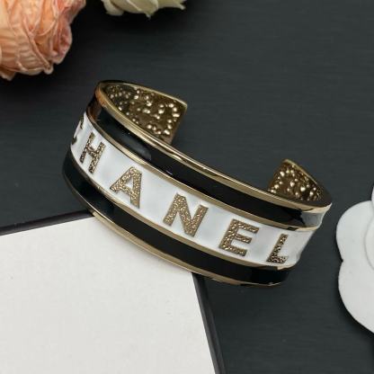 CHANE1 レターオープンバングル【50％割引+送料無料】