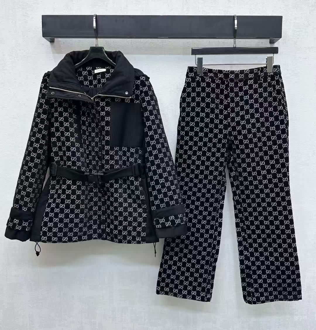 GUCC1 ジャカード スタンドカラー ベルト付きジャケット + パンツ ツーピースセット【50％割引+送料無料】