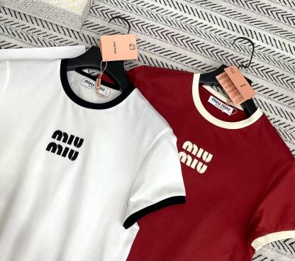 M1UM1U カラーブロック レター Tシャツ【50％割引+送料無料】