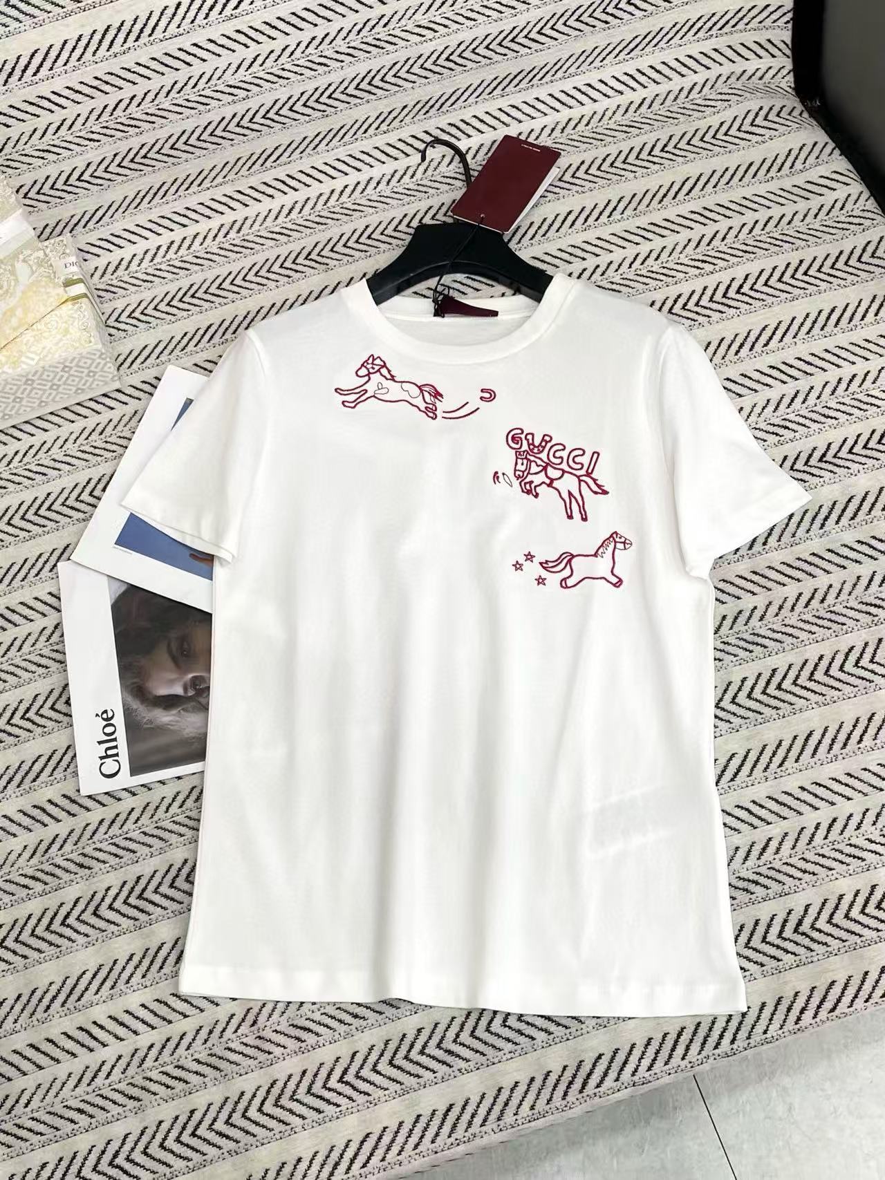 GUCC1 刺繍ポニーロゴレターTシャツ【50％割引+送料無料】