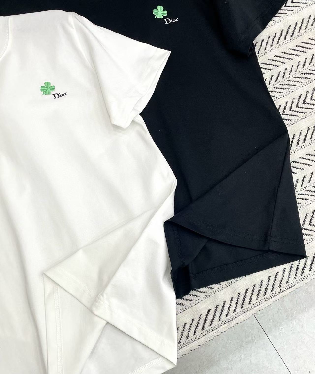 DIOR シンプル 四つ葉のクローバー 刺繍 レター Tシャツ【50％割引+送料無料】