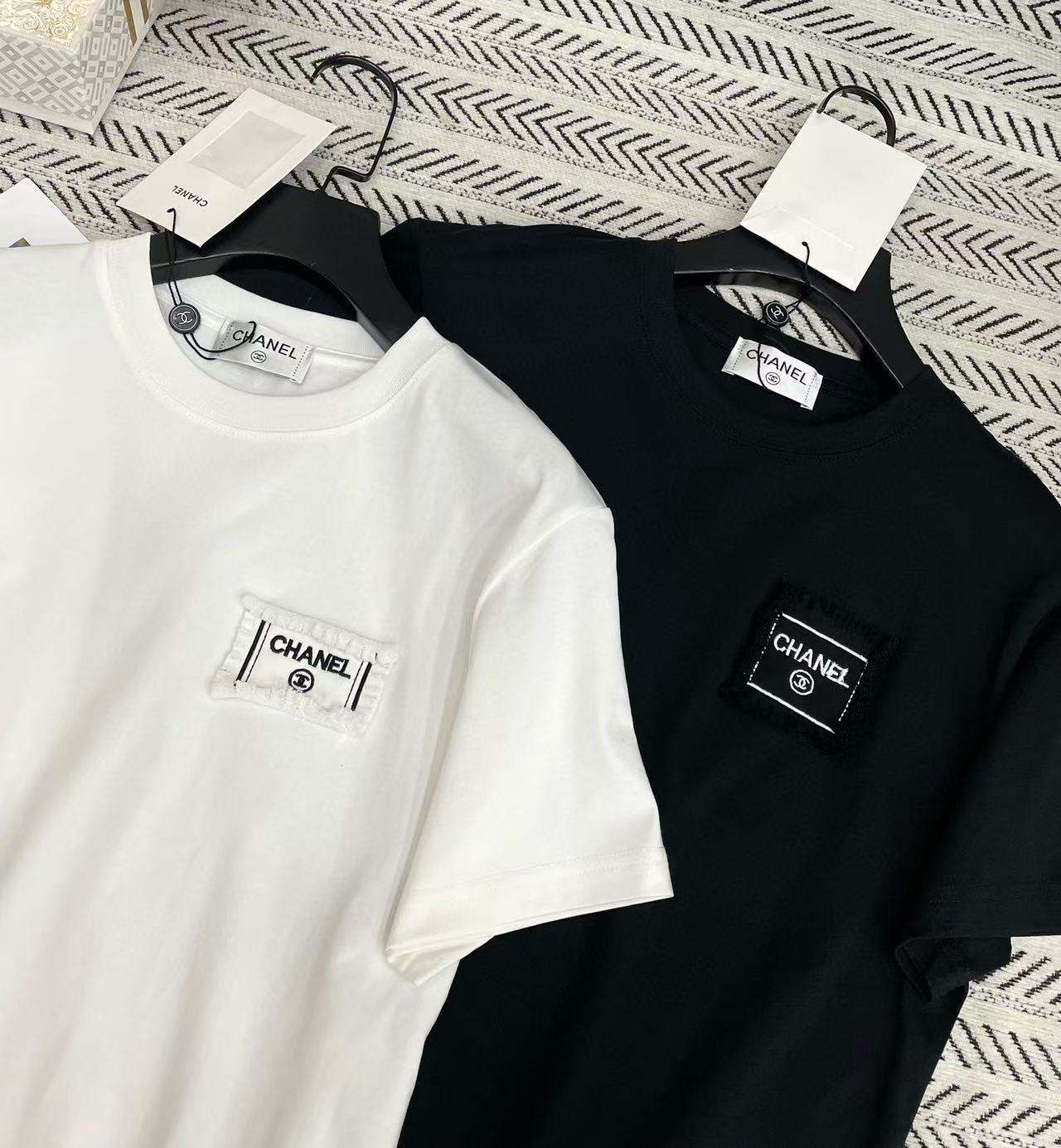 CHANE1 シンプル刺繍レターTシャツ【50％割引+送料無料】