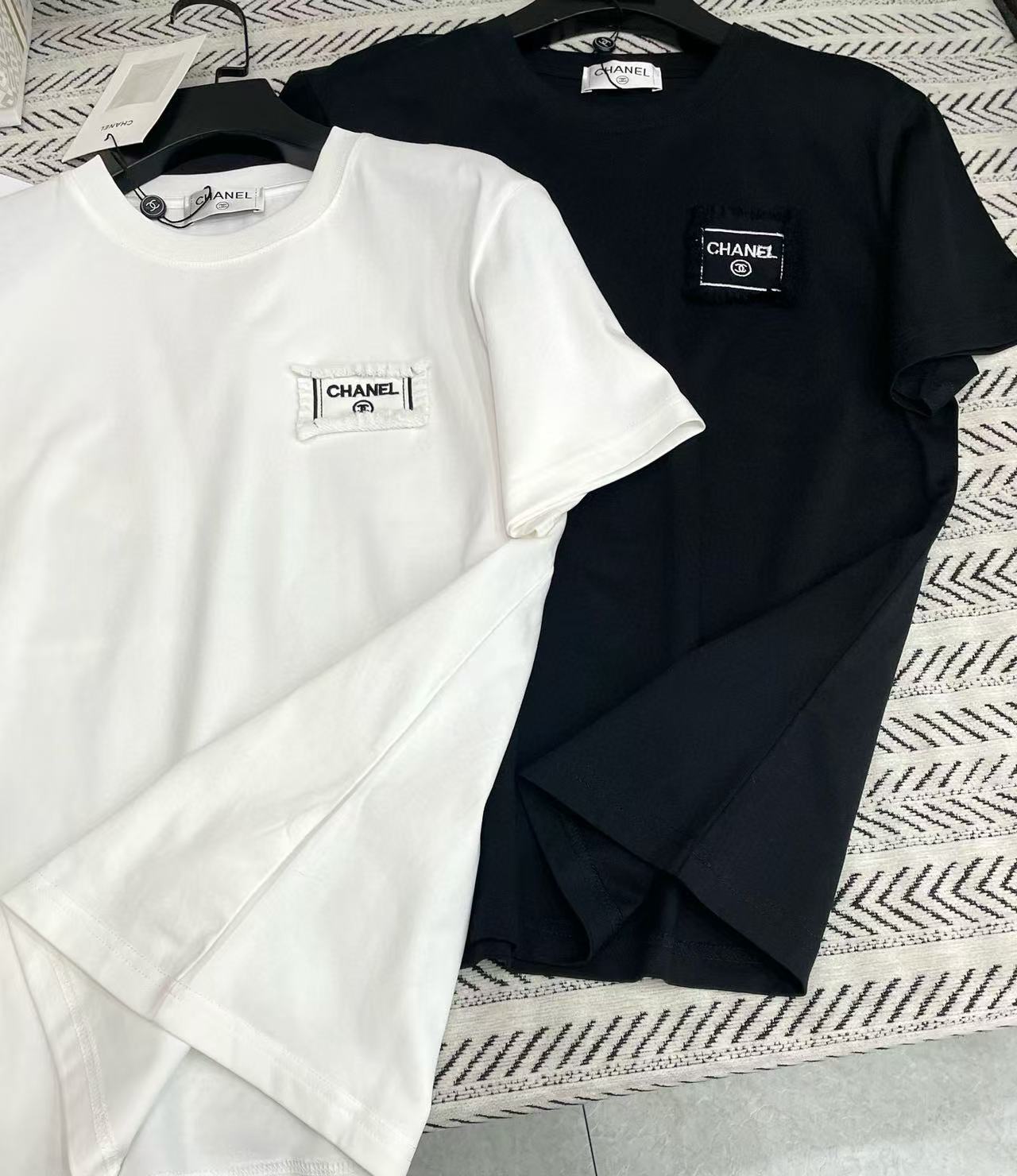 CHANE1 シンプル刺繍レターTシャツ【50％割引+送料無料】