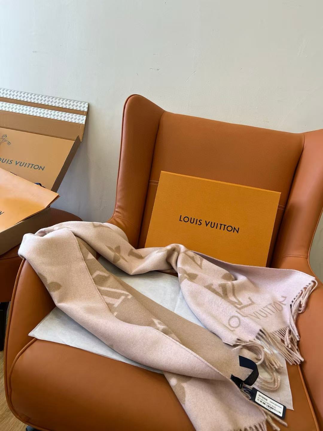 LVピンクの四つ葉のクローバーカシミアスカーフ【50％割引+送料無料】