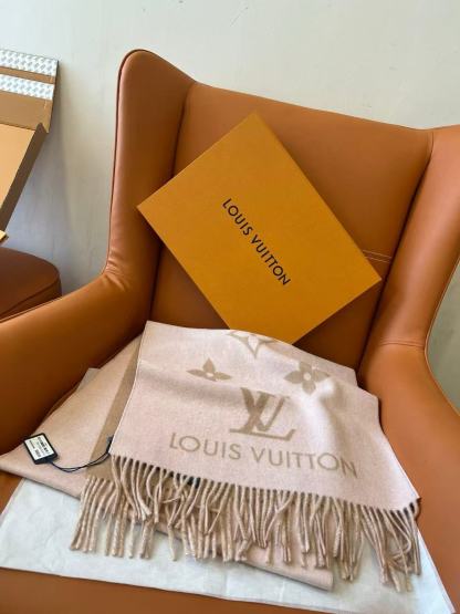 LVピンクの四つ葉のクローバーカシミアスカーフ【50％割引+送料無料】