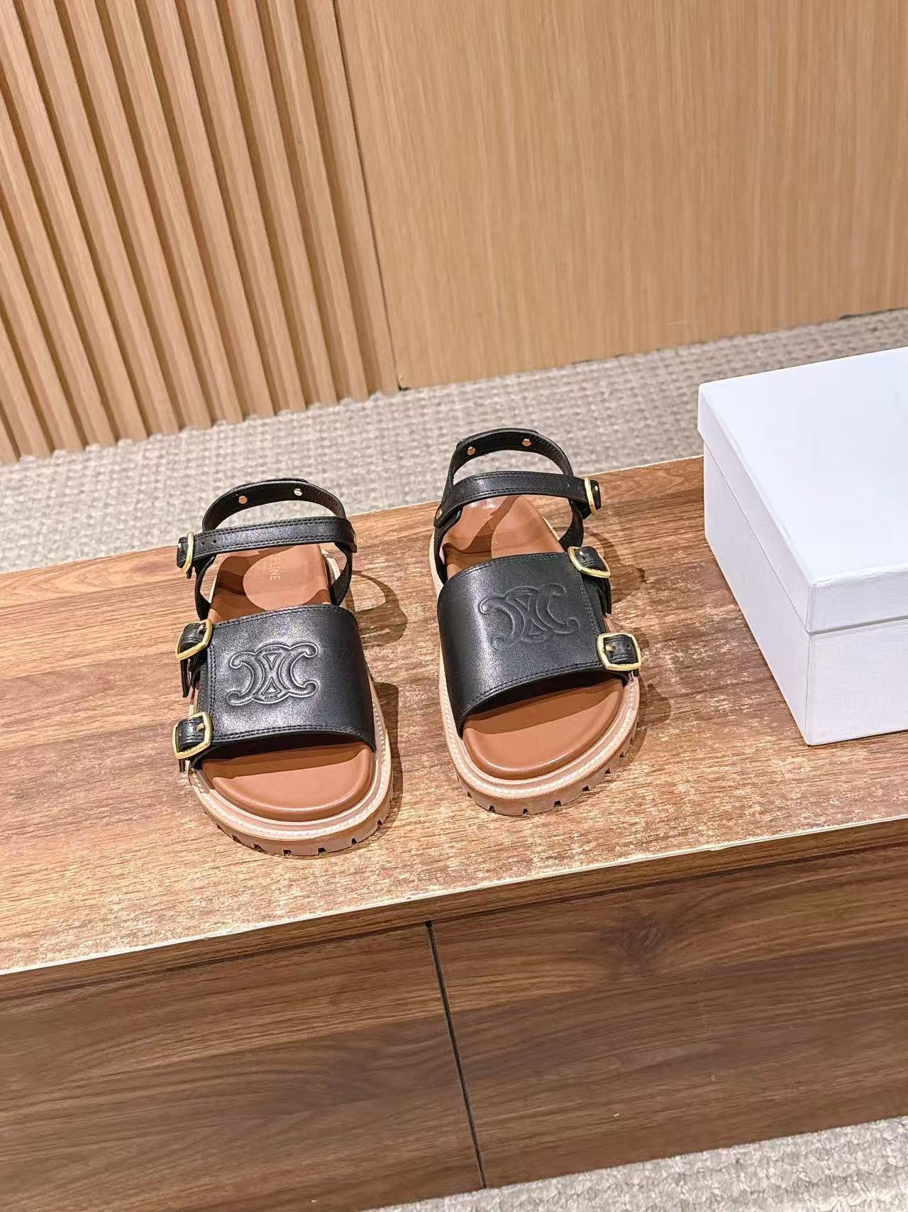 CEL1NE 高品質牛革サンダル【50％割引+送料無料】