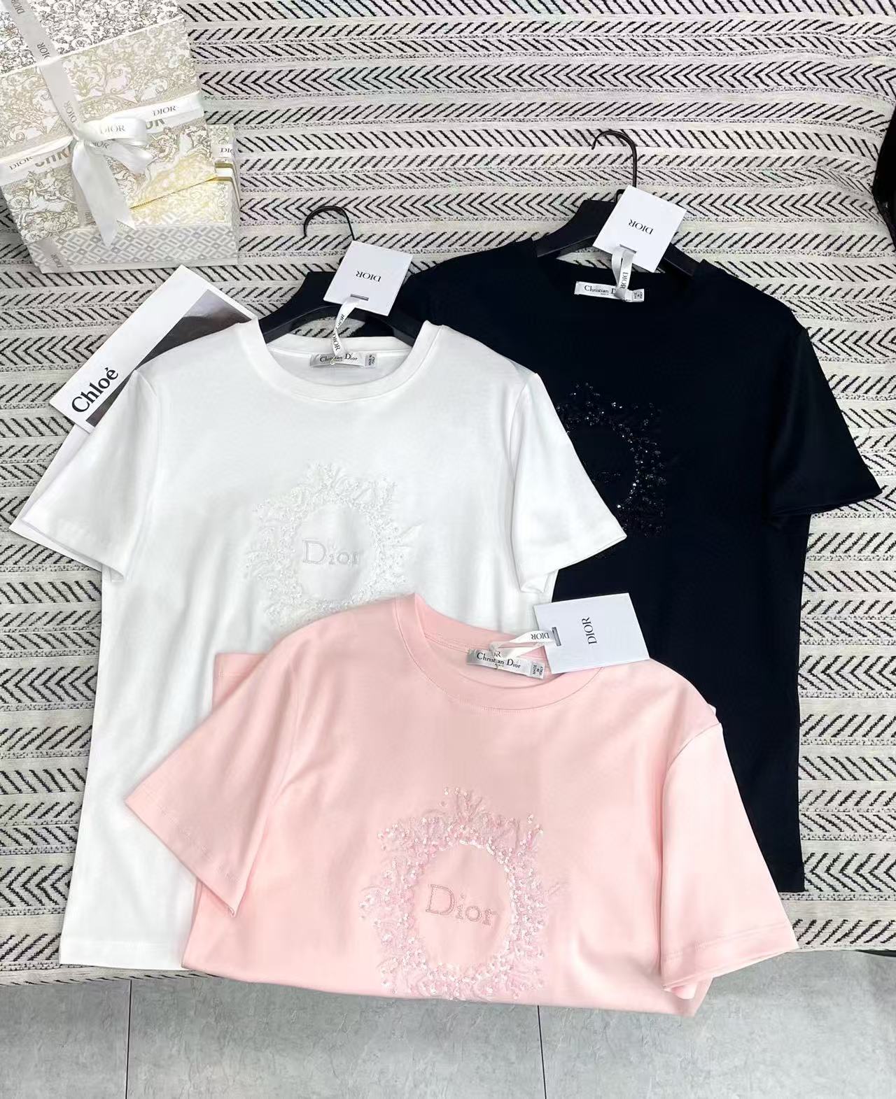 DIOR 刺繍スパンコールレターTシャツ【50％割引+送料無料】