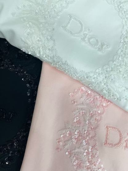 DIOR 刺繍スパンコールレターTシャツ【50％割引+送料無料】