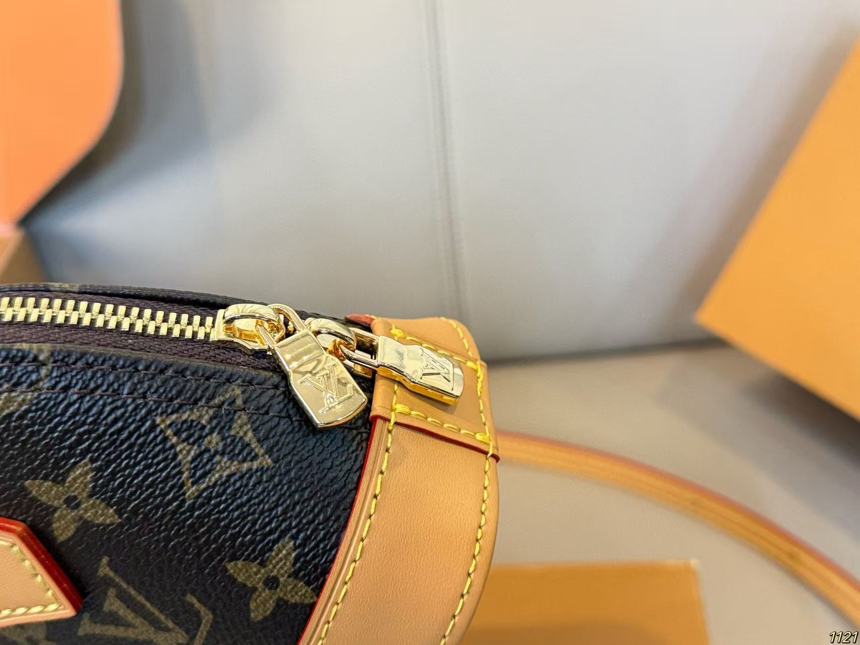 LVプリントレザーハンドバッグ【50％割引+送料無料】