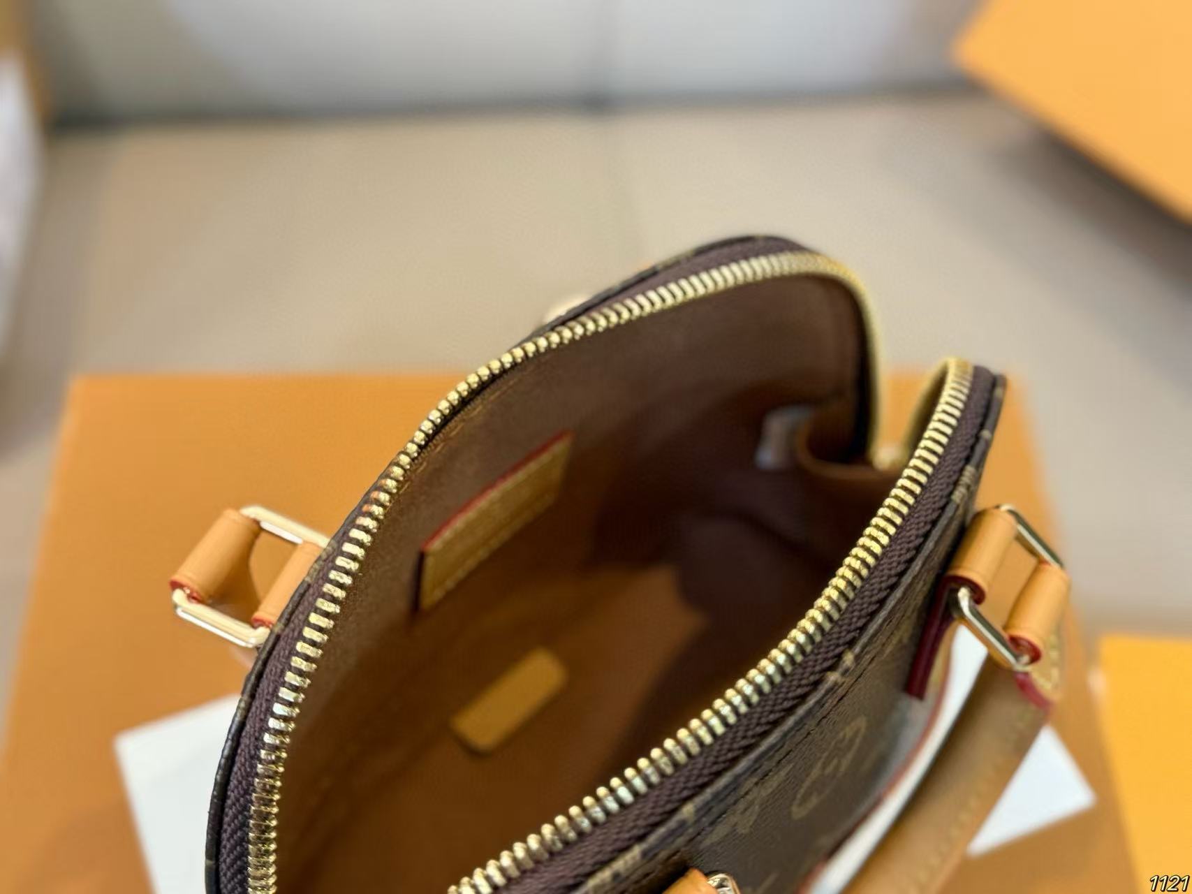 LVプリントレザーハンドバッグ【50％割引+送料無料】