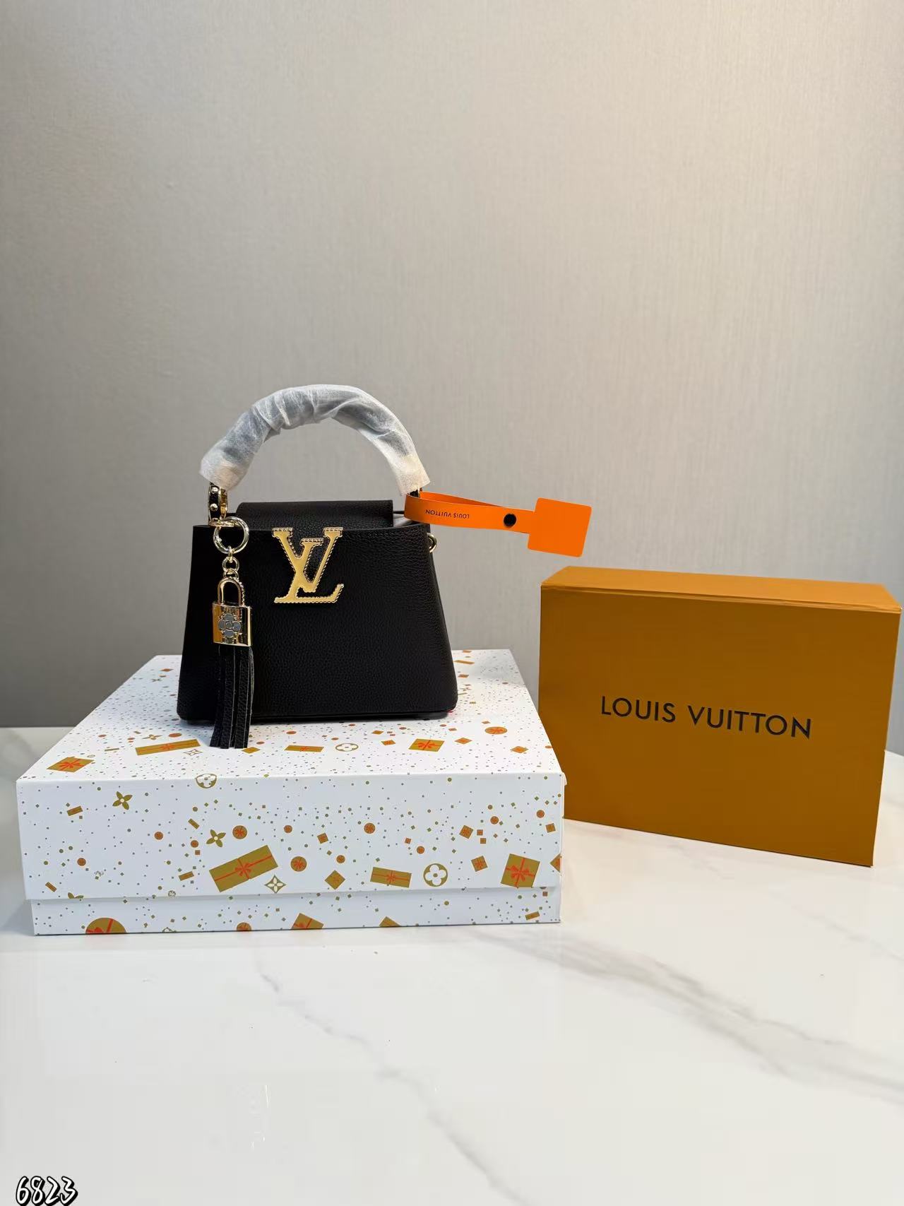 LV Capucinesハンドバッグ【50％割引+送料無料】