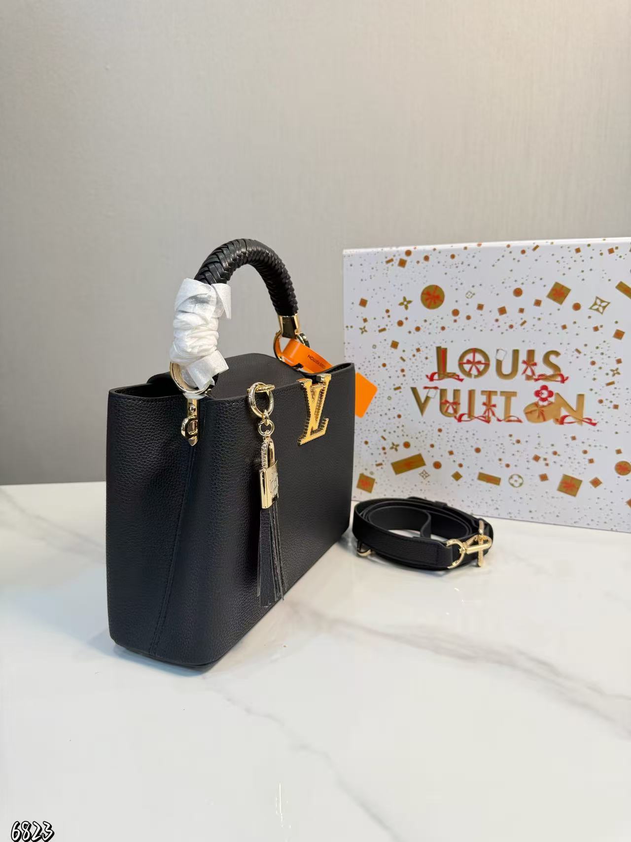 LV Capucinesハンドバッグ【50％割引+送料無料】