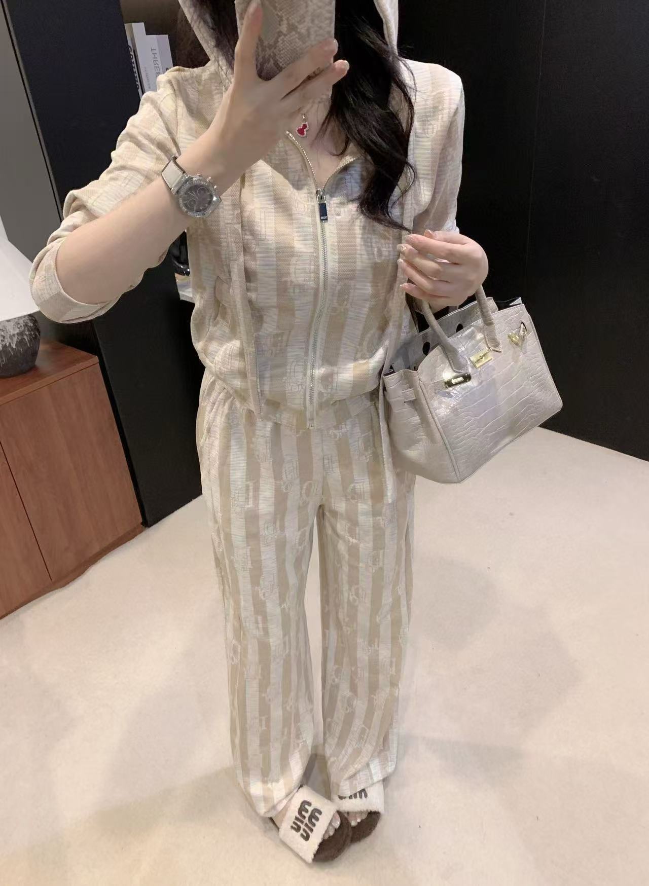 DIOR フード付きストライプ カジュアルスーツ【50％割引+送料無料】