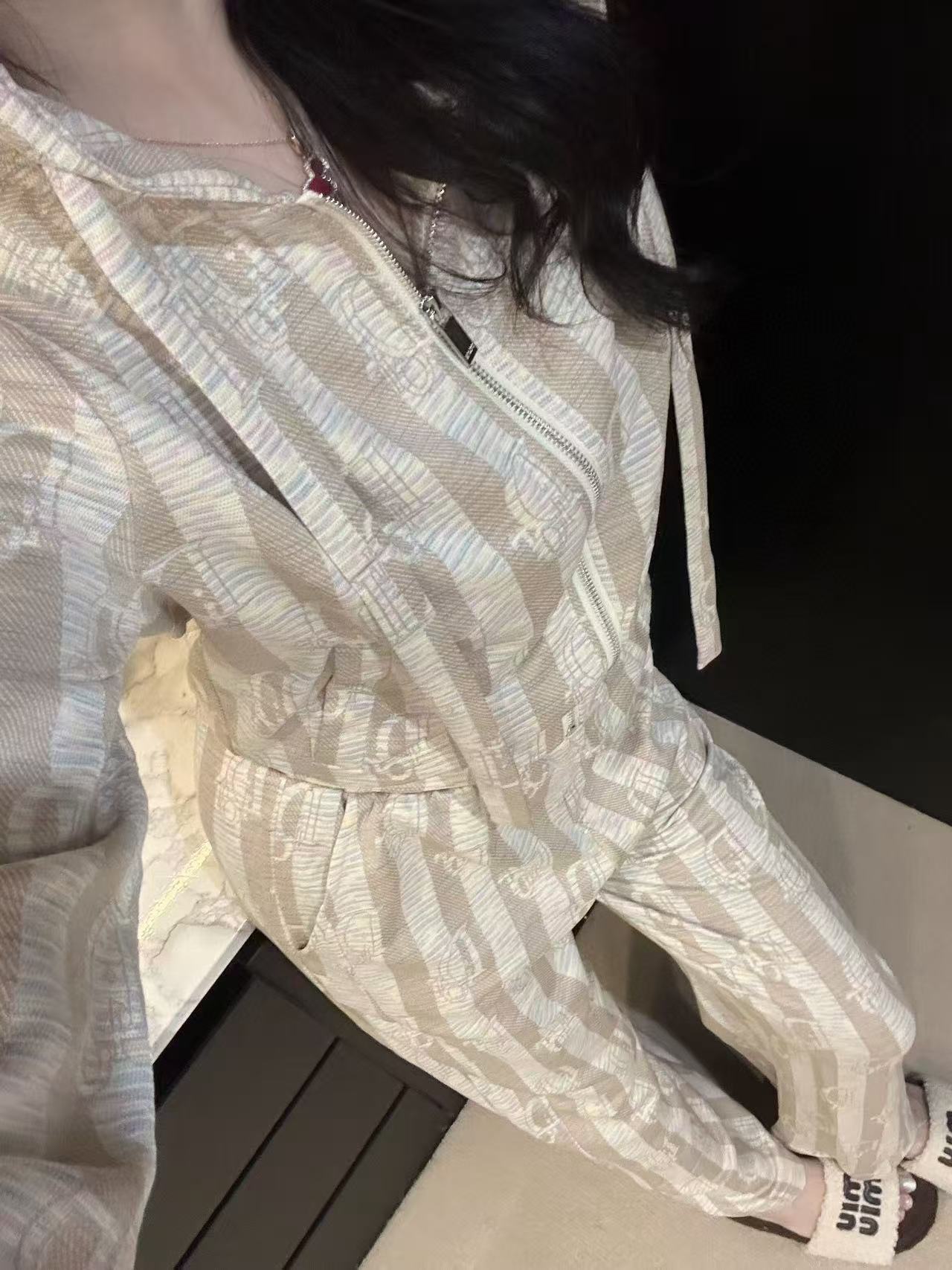 DIOR フード付きストライプ カジュアルスーツ【50％割引+送料無料】