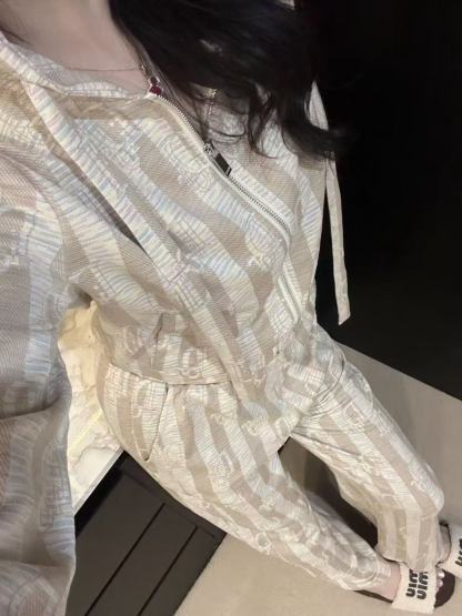 DIOR フード付きストライプ カジュアルスーツ【50％割引+送料無料】