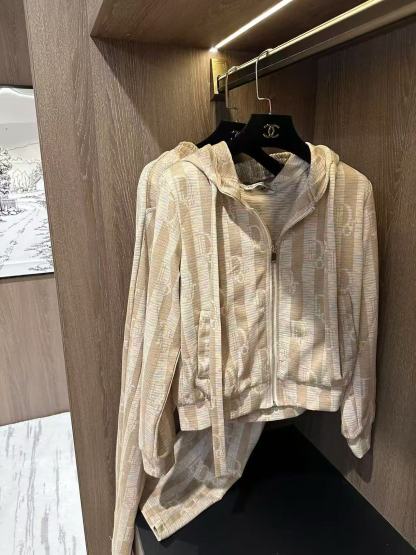 DIOR フード付きストライプ カジュアルスーツ【50％割引+送料無料】