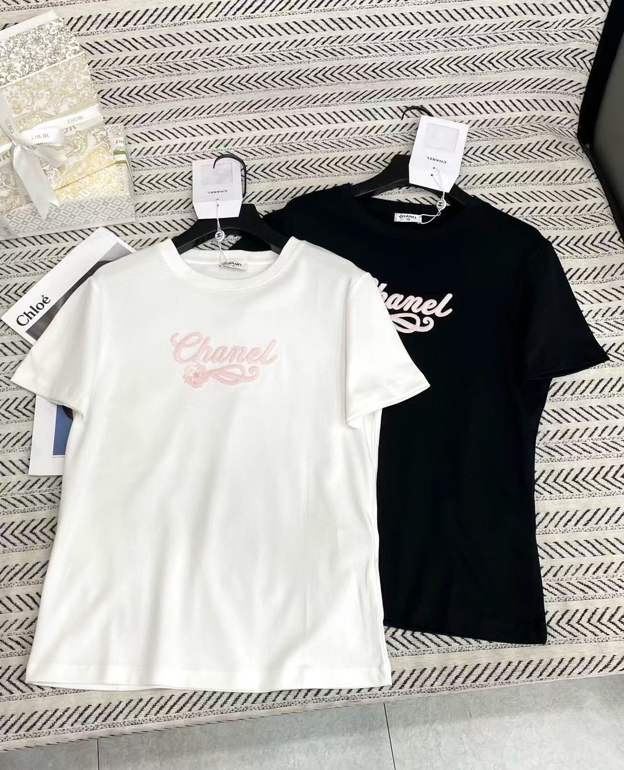 CHANE1 ピンク文字刺繍スパンコールフラワーTシャツ【50％割引+送料無料】