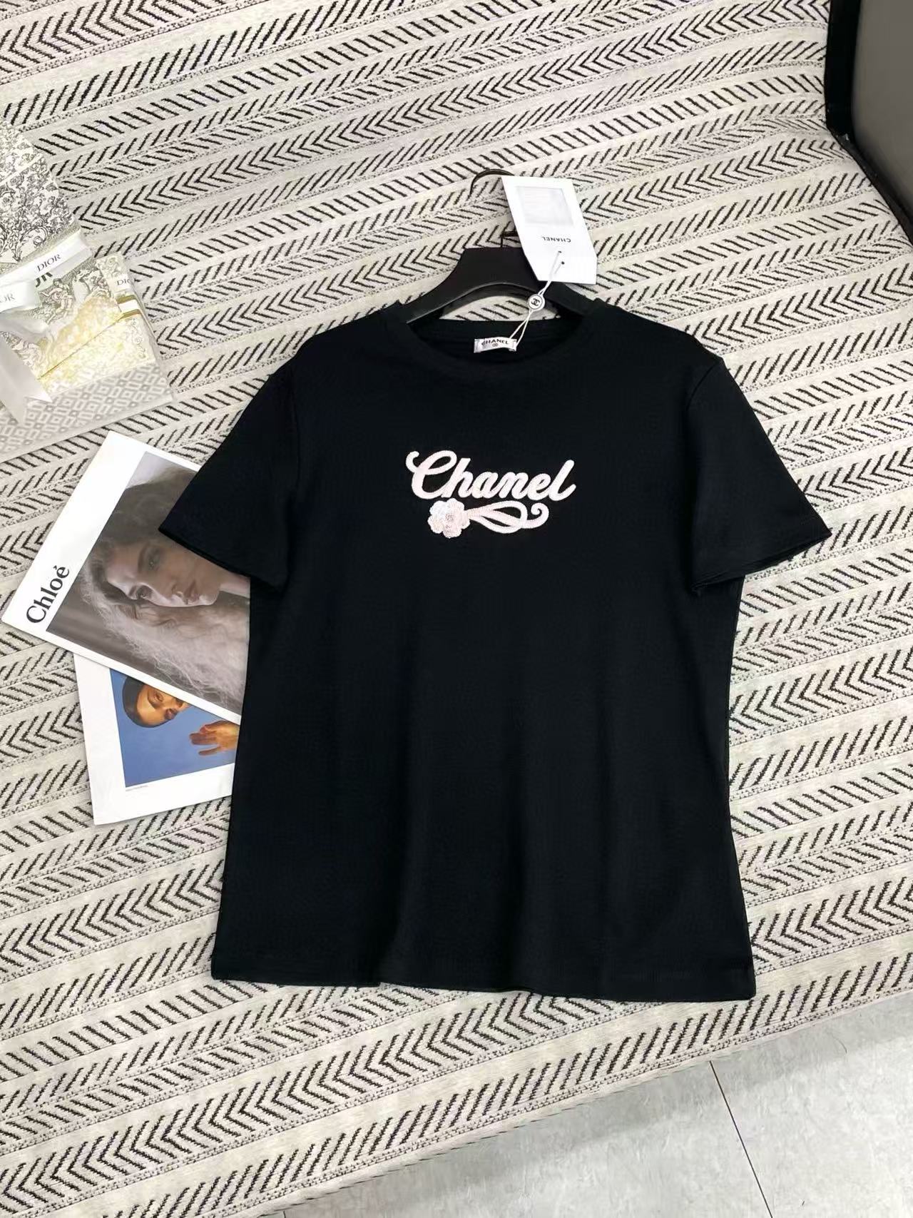 CHANE1 ピンク文字刺繍スパンコールフラワーTシャツ【50％割引+送料無料】