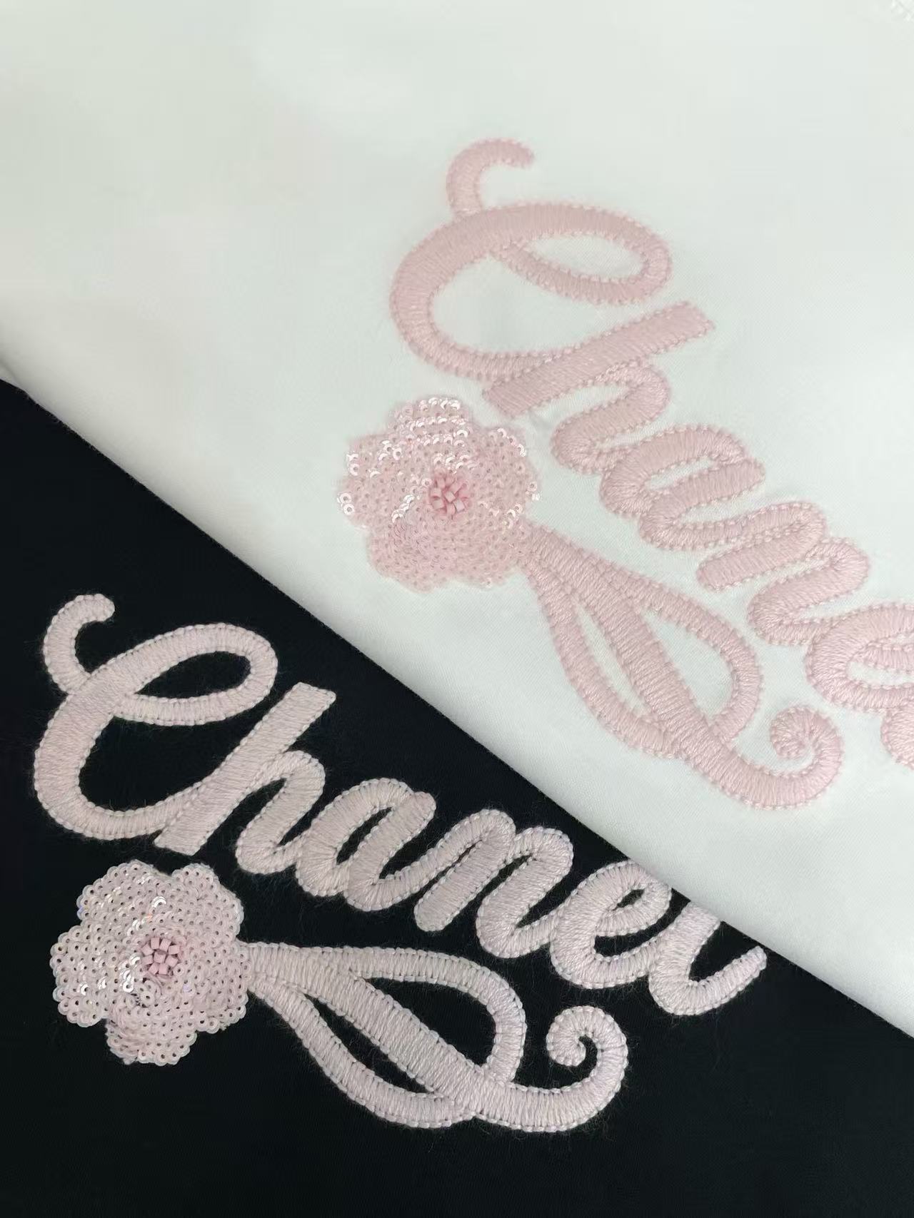 CHANE1 ピンク文字刺繍スパンコールフラワーTシャツ【50％割引+送料無料】