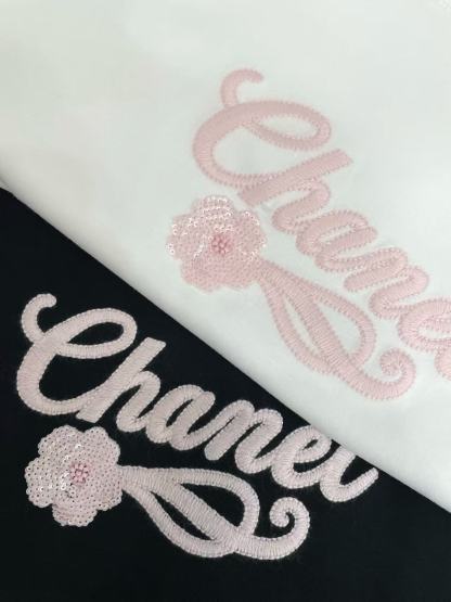 CHANE1 ピンク文字刺繍スパンコールフラワーTシャツ【50％割引+送料無料】