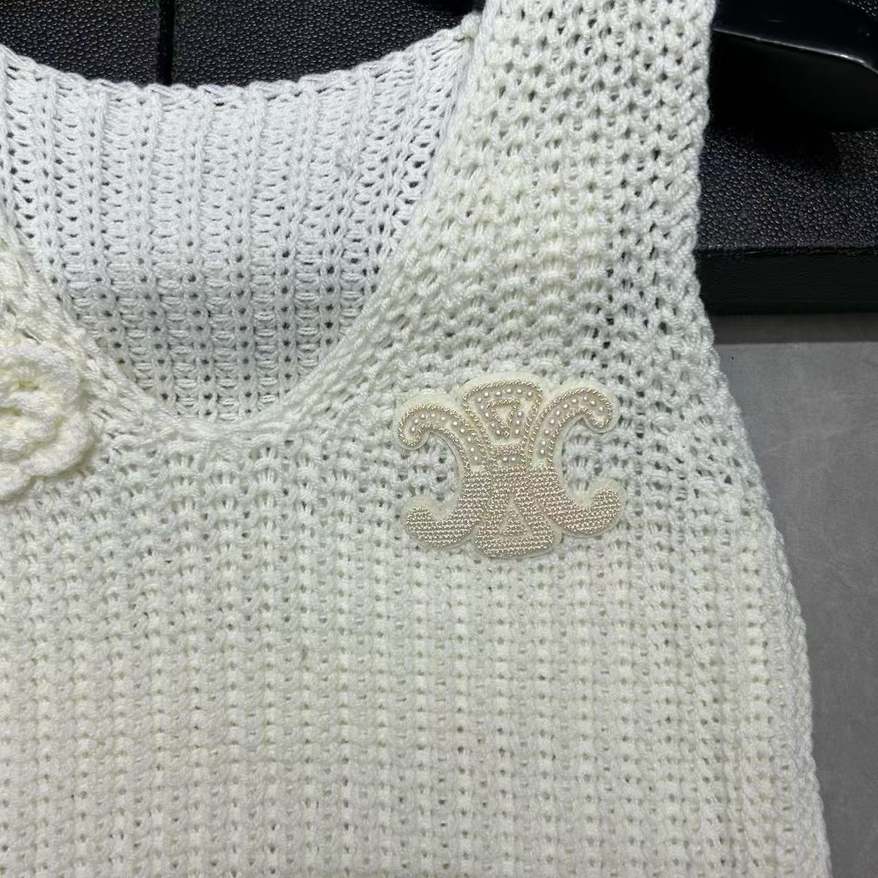 CEL1NE 凱旋門 3D フローラル ホロウアウト ウール ベスト【50％割引+送料無料】