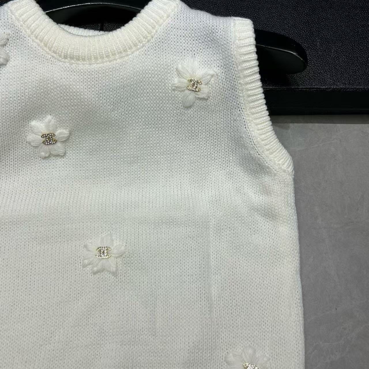 CHANE1 ダブルC フローラルウールベスト【50％割引+送料無料】