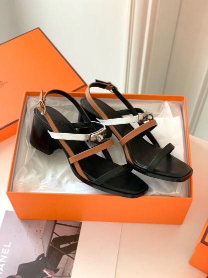 HERME5 高品質ケリーバックルサンダル【50％割引+送料無料】