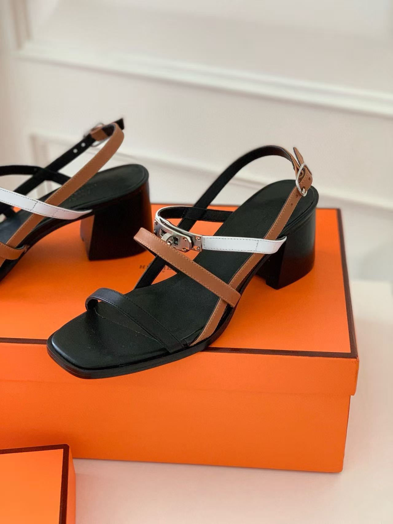 HERME5 高品質ケリーバックルサンダル【50％割引+送料無料】