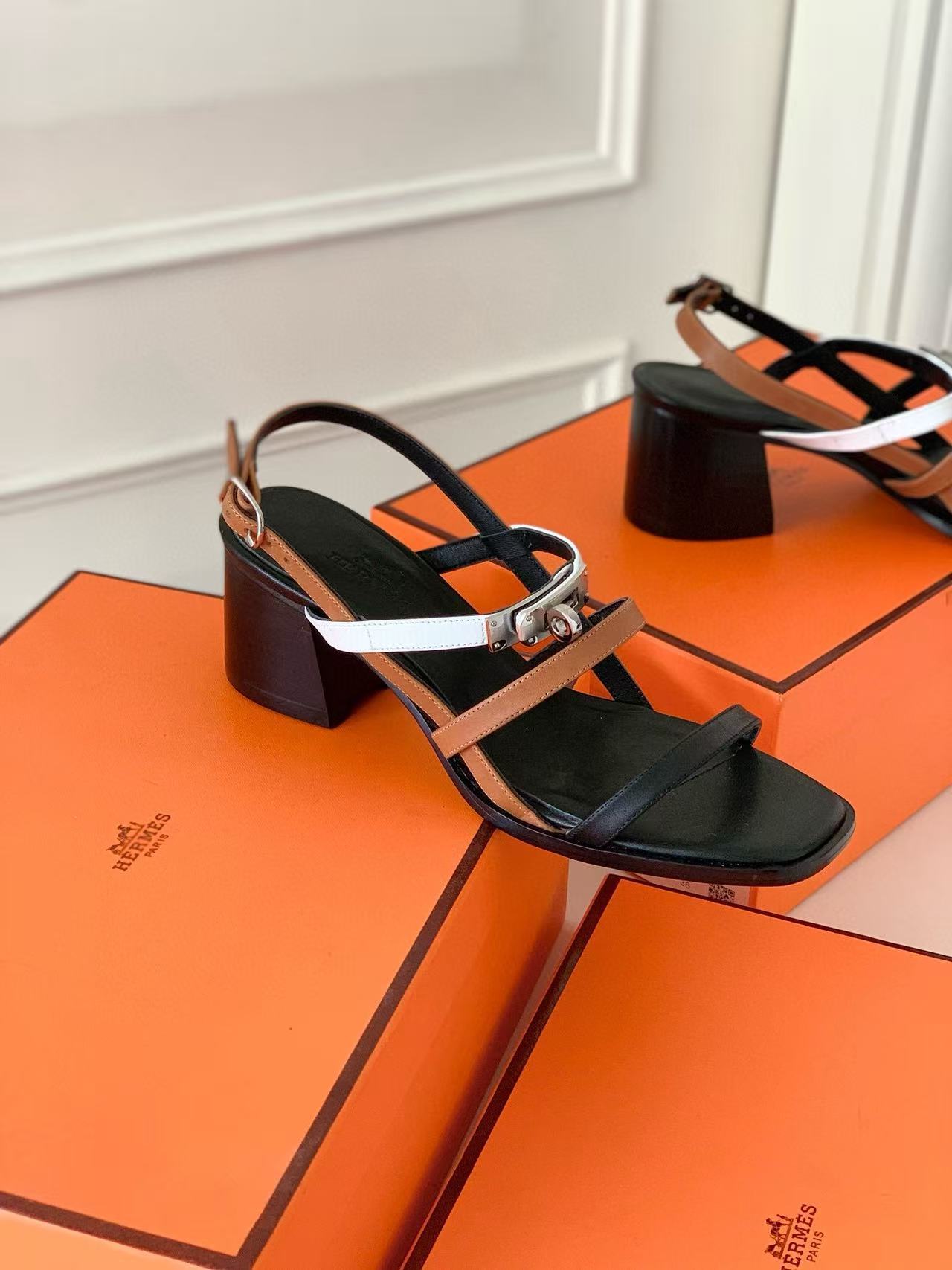 HERME5 高品質ケリーバックルサンダル【50％割引+送料無料】