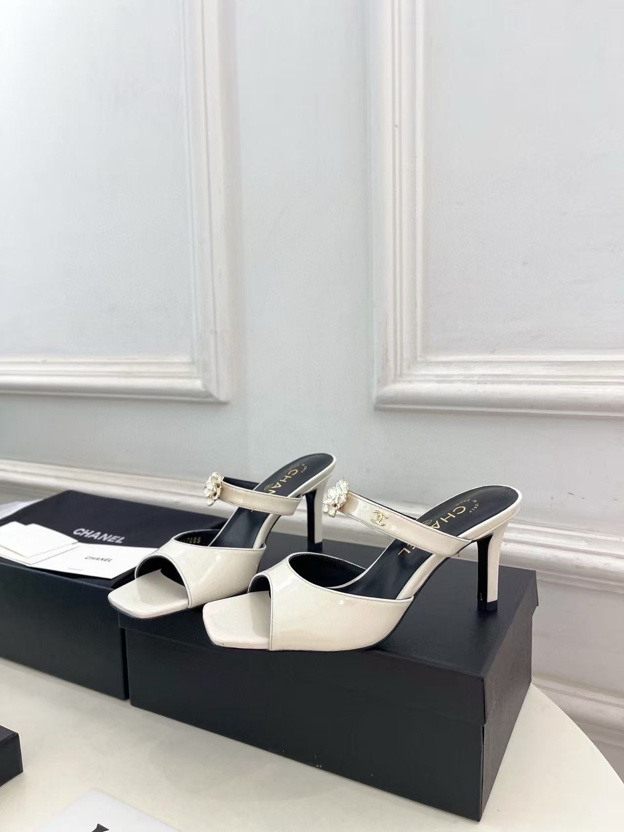 CHANE1 高品質ダブルC カメリア ハイヒールサンダル【50％割引+送料無料】