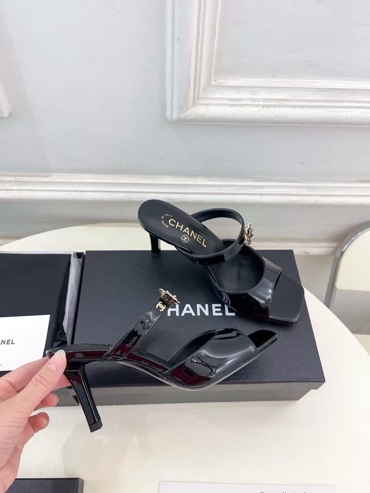 CHANE1 高品質ダブルC カメリア ハイヒールサンダル【50％割引+送料無料】