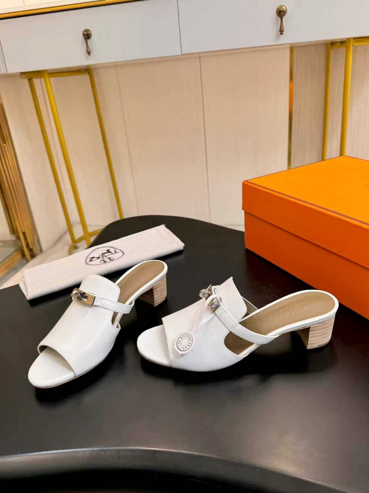 HERME5高品質エナメル金具バックルローヒールシューズ【50％割引+送料無料】
