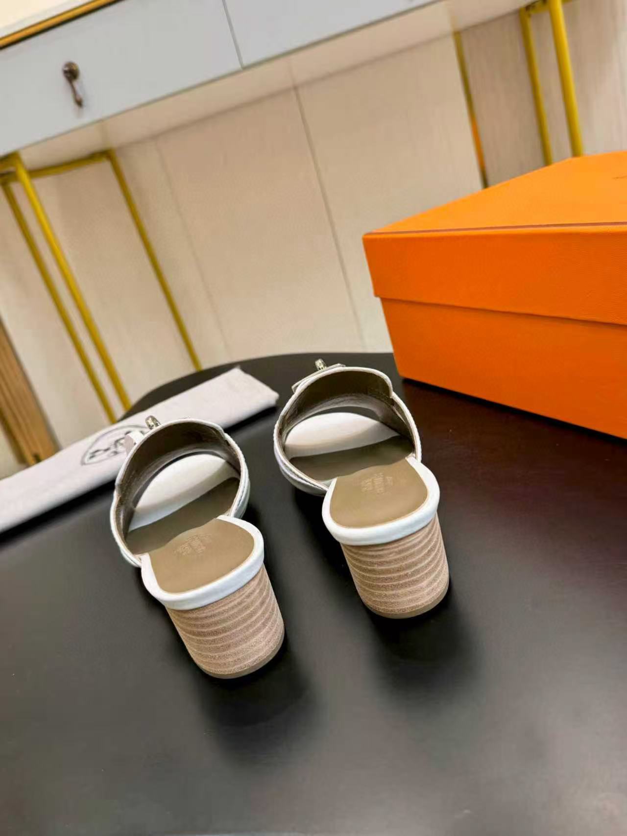 HERME5高品質エナメル金具バックルローヒールシューズ【50％割引+送料無料】