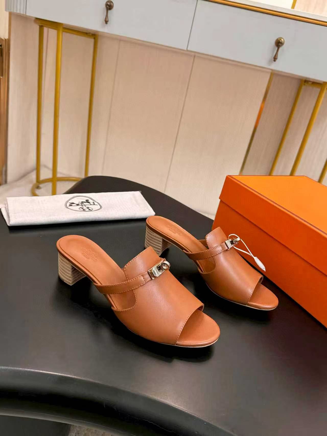 HERME5高品質エナメル金具バックルローヒールシューズ【50％割引+送料無料】