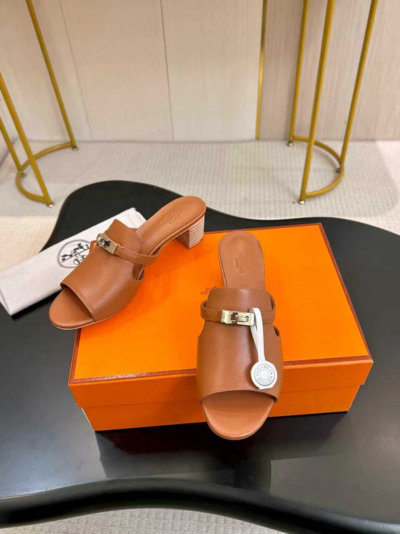 HERME5高品質エナメル金具バックルローヒールシューズ【50％割引+送料無料】