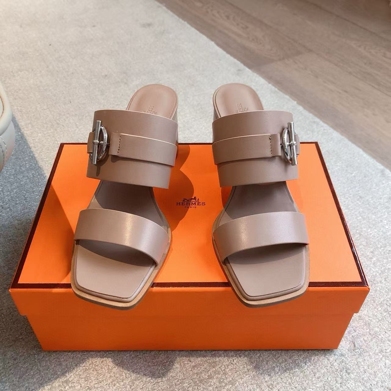 HERME5 高品質ハードウェアバックルローヒールシューズ【50％割引+送料無料】