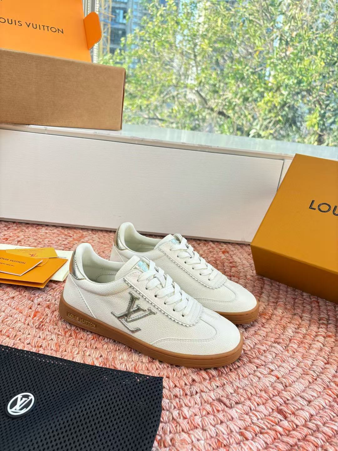 LVの高品質ミニマリストレザーロゴカジュアルシューズ【50％割引+送料無料】