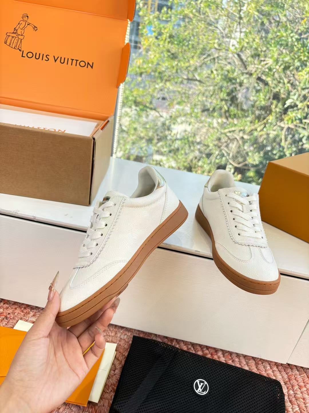 LVの高品質ミニマリストレザーロゴカジュアルシューズ【50％割引+送料無料】